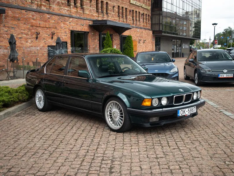 BMW E32 750i V12