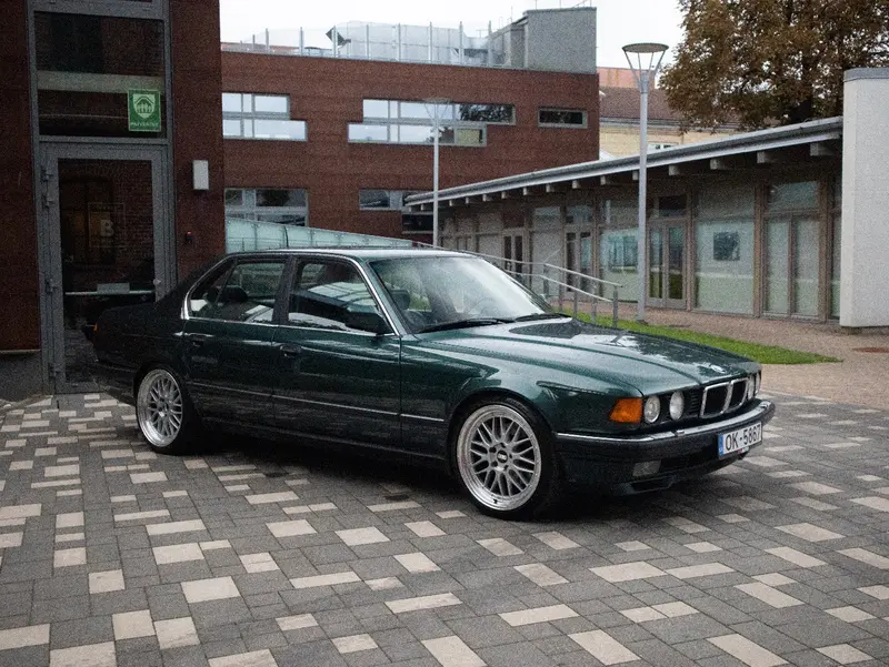 BMW E32 750i V12